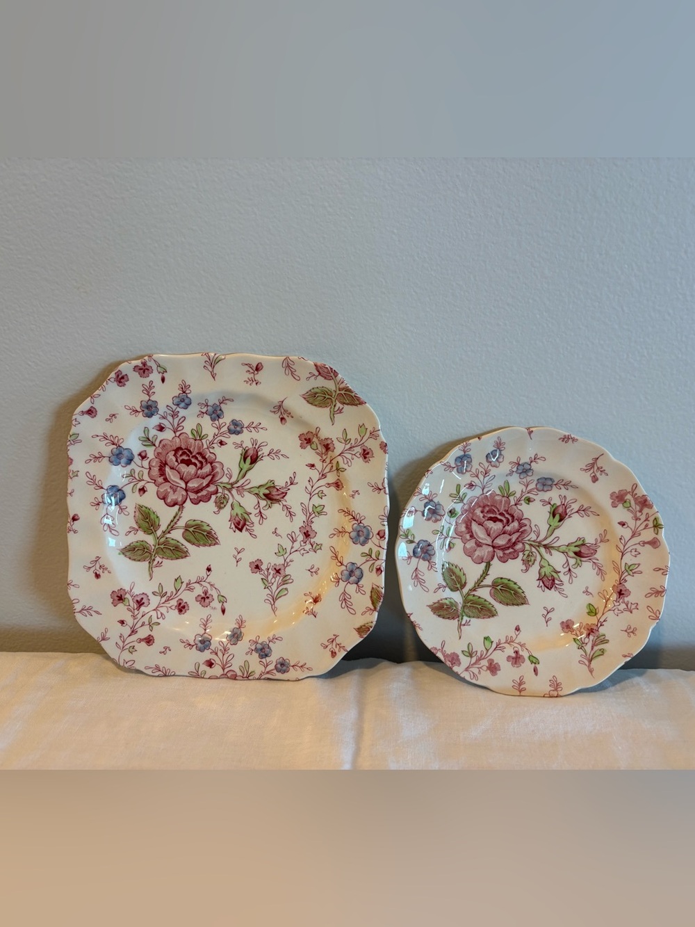 Johnson Brothers Ironstone Rose Chintz Bread/Butter & Salad Plates 7 1/2” & 6”